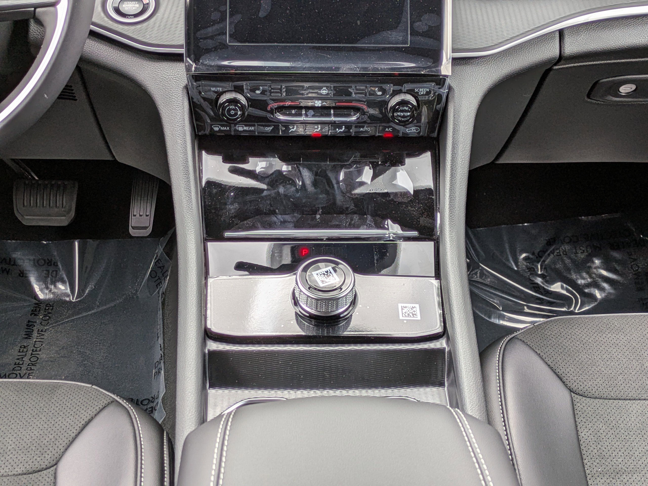 2025 Jeep Grand Cherokee Laredo Altitude photo 17