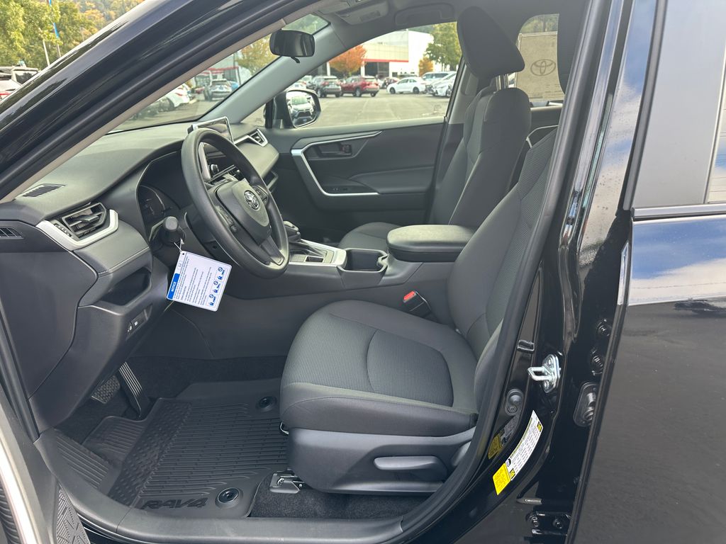 2025 Toyota RAV4 LE photo 13