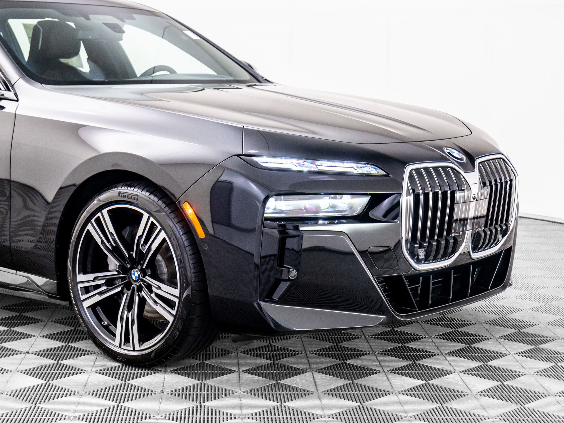 New 2025 Black Sapphire Metallic BMW xDrive60 image 30