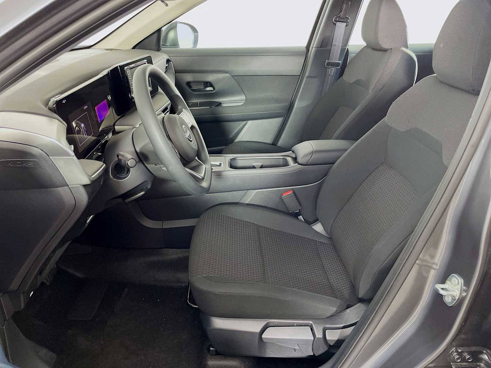 2025 Nissan Kicks S photo 3
