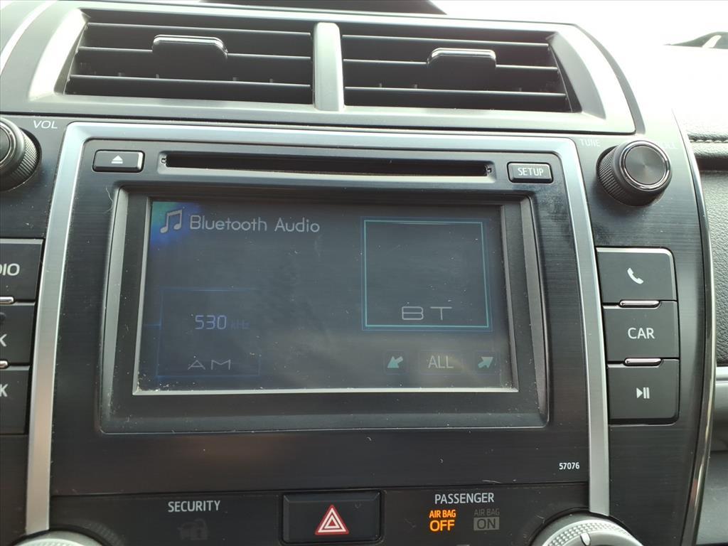 2014 Toyota Camry SE photo 18