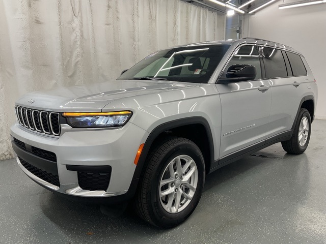 2025 Jeep Grand Cherokee Laredo photo 4