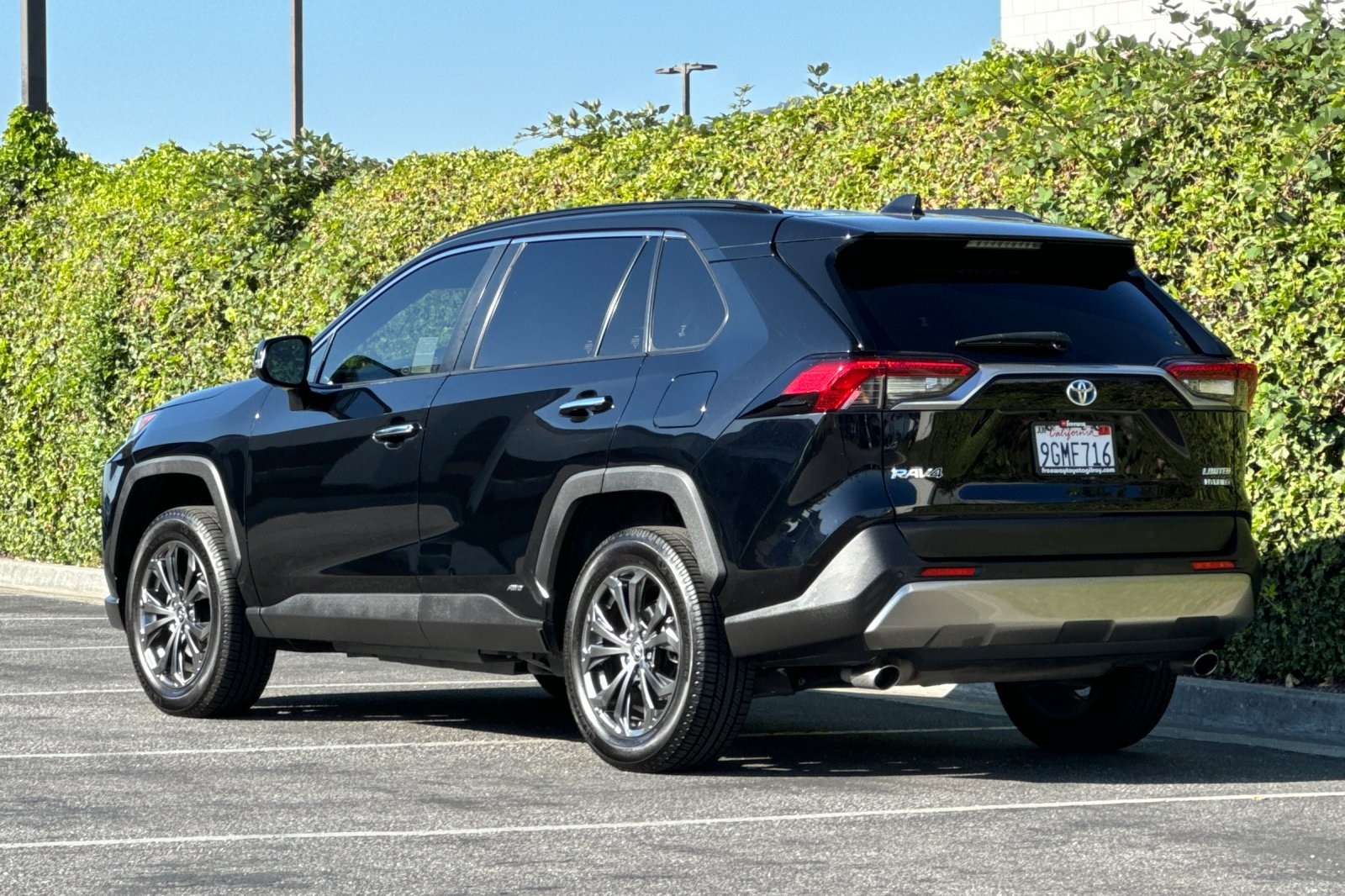 2023 Toyota RAV4 Hybrid Limited photo 4