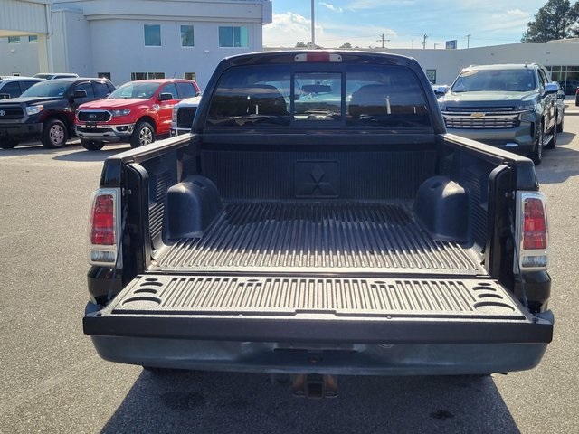 2007 Mitsubishi Raider LS photo 3