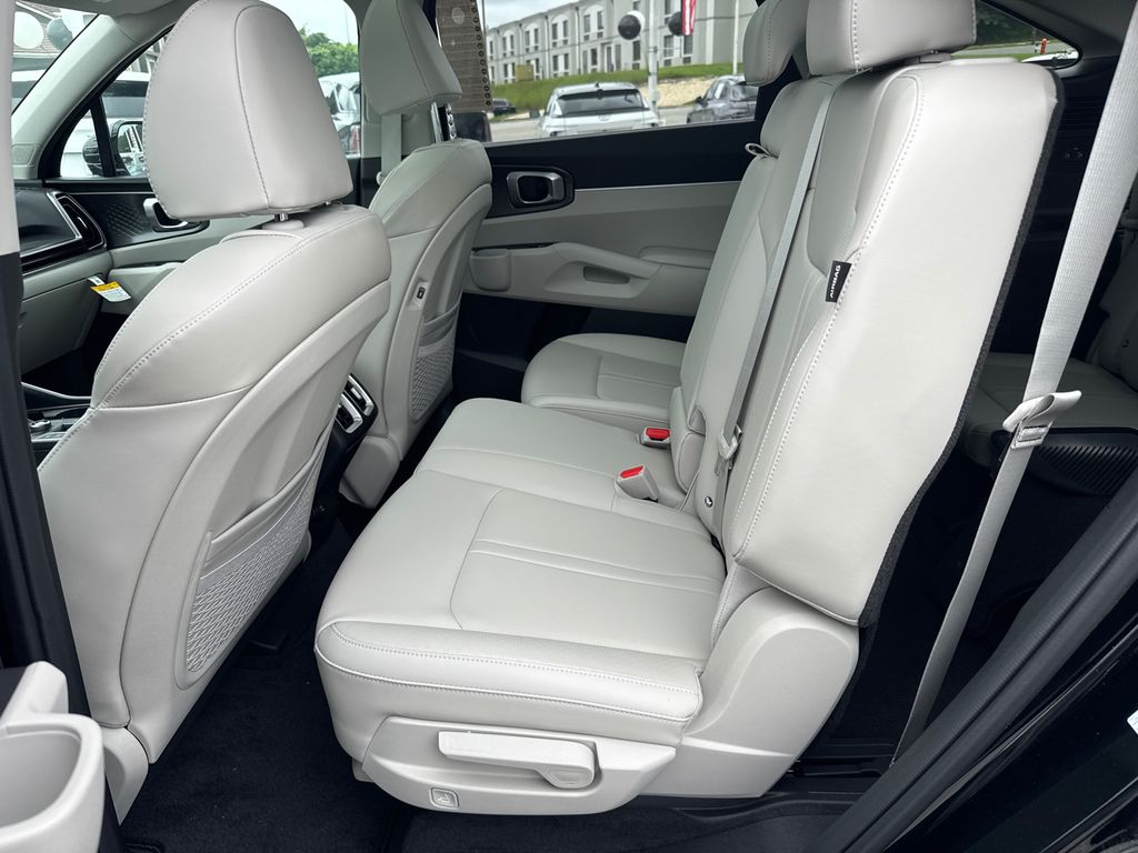 2025 Kia Sorento S photo 20