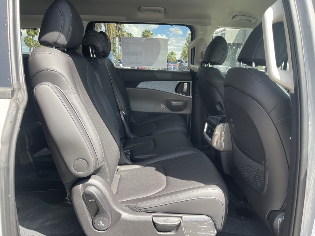 2026 Kia Carnival EX photo 18
