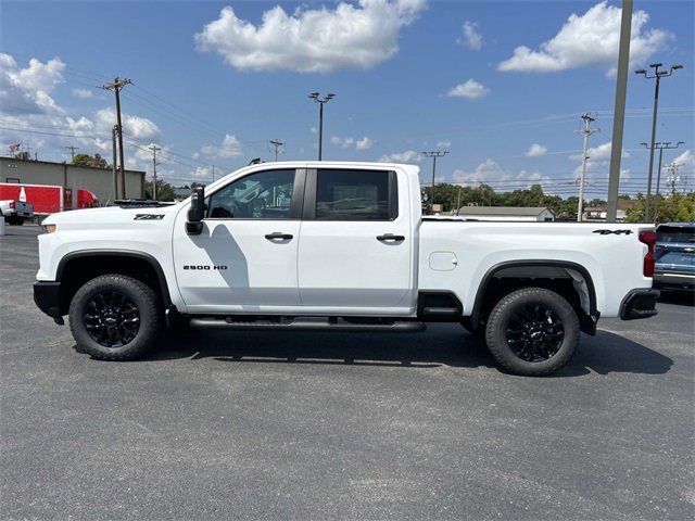 2025 Chevrolet Silverado 2500HD Custom photo 7