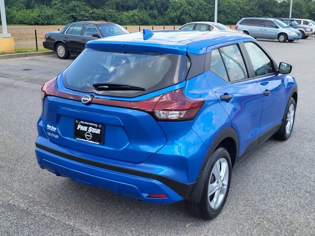 2025 Nissan Kicks Play S photo 2