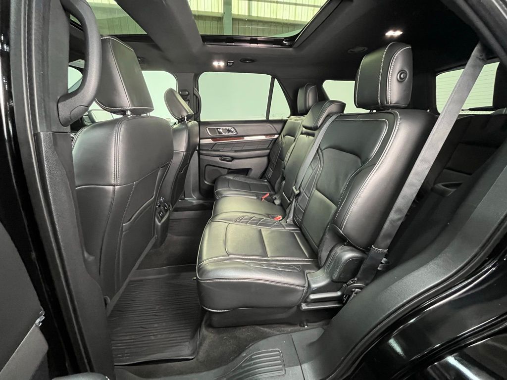 2018 Ford Explorer Platinum photo 19