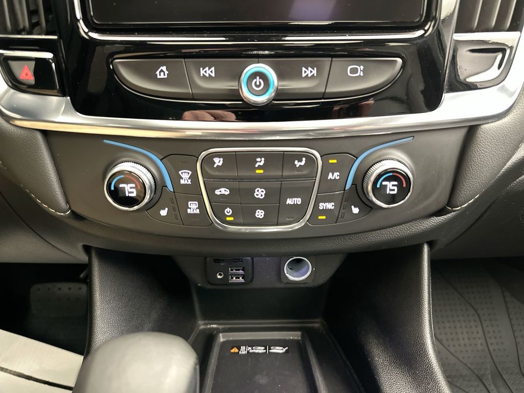 2023 Chevrolet Traverse Leather photo 13