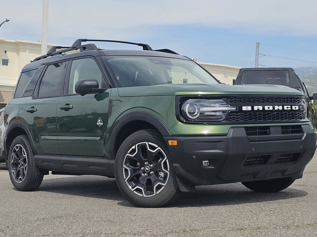 2025 Ford Bronco Sport Outer Banks photo 2