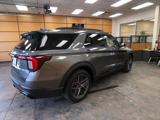 2025 Ford Explorer ST photo 8
