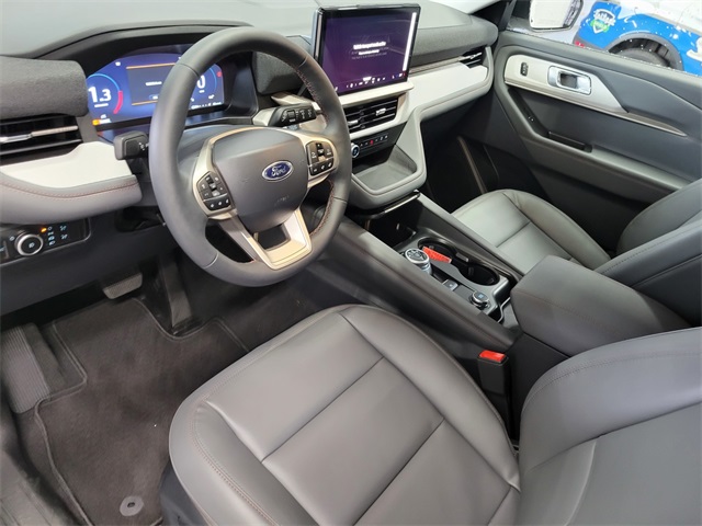 2025 Ford Explorer photo 12