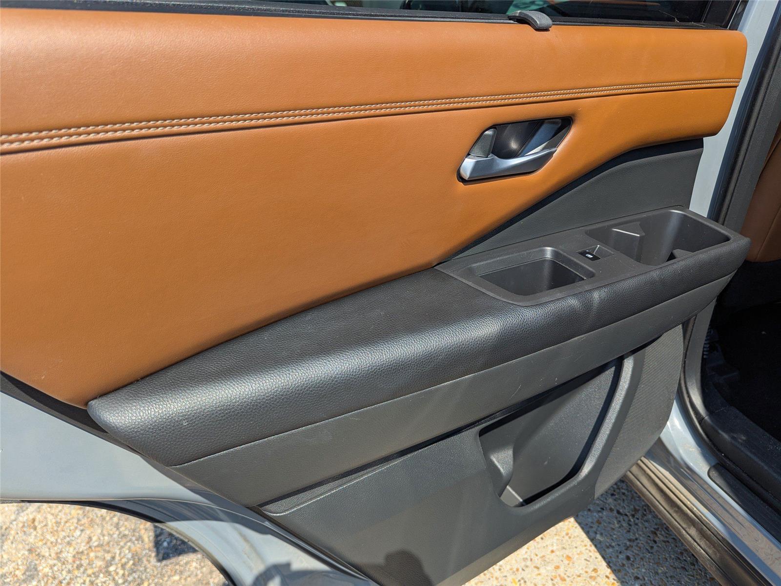 2022 Nissan Pathfinder Platinum photo 13