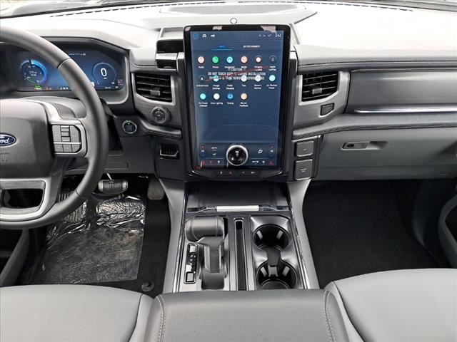 2025 Ford F-150 Lightning photo 16