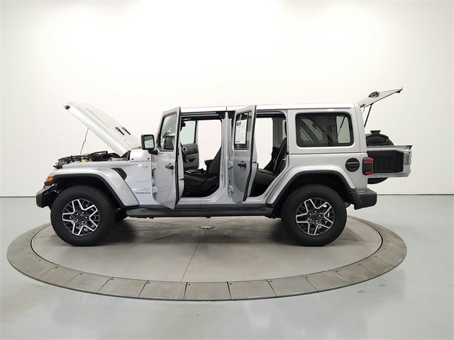 2024 Jeep Wrangler Sahara photo 12