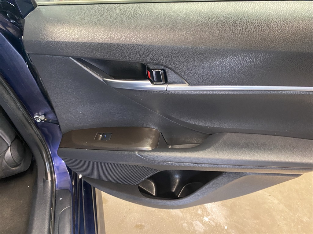 2022 Toyota Camry SE photo 27