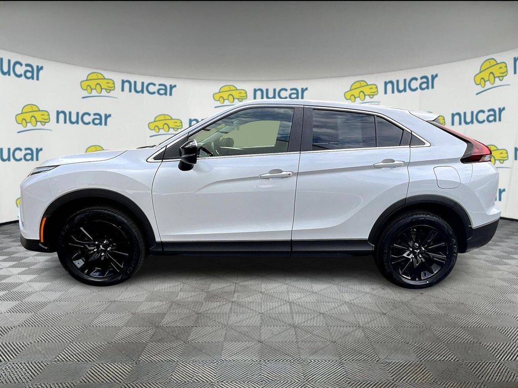 2023 Mitsubishi Eclipse Cross LE photo 2