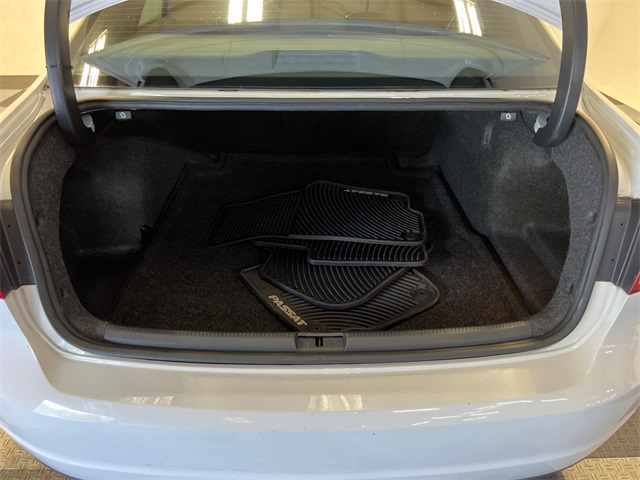 2013 Volkswagen Passat SE photo 3