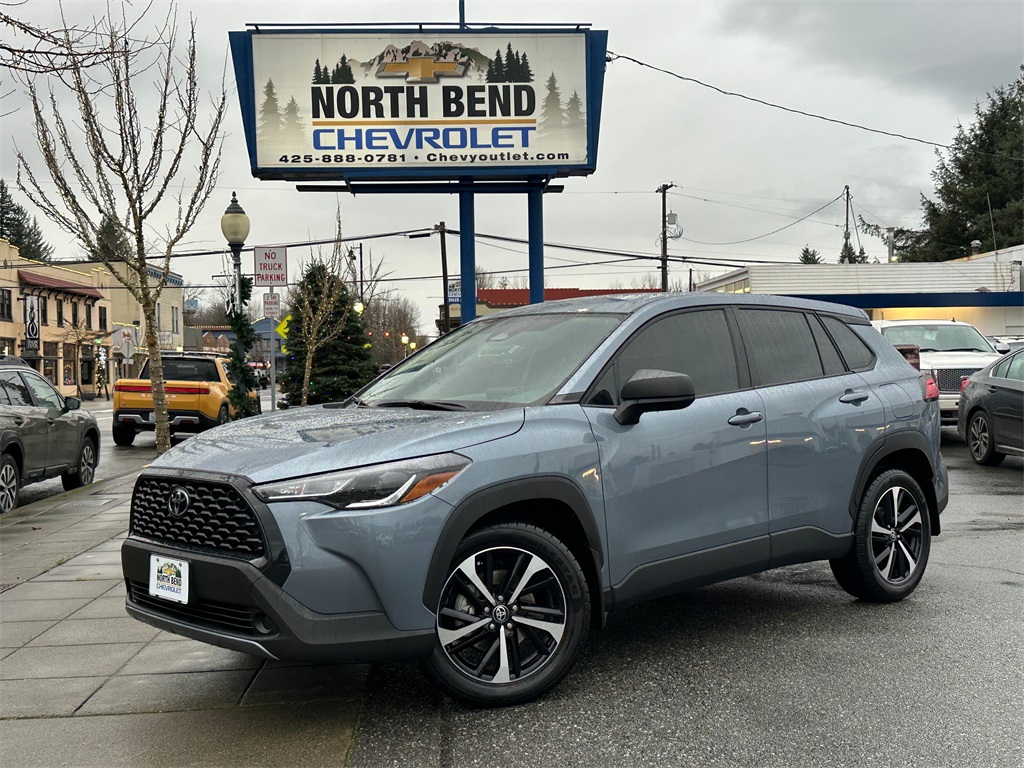 2024 Toyota Corolla Cross LE's photo