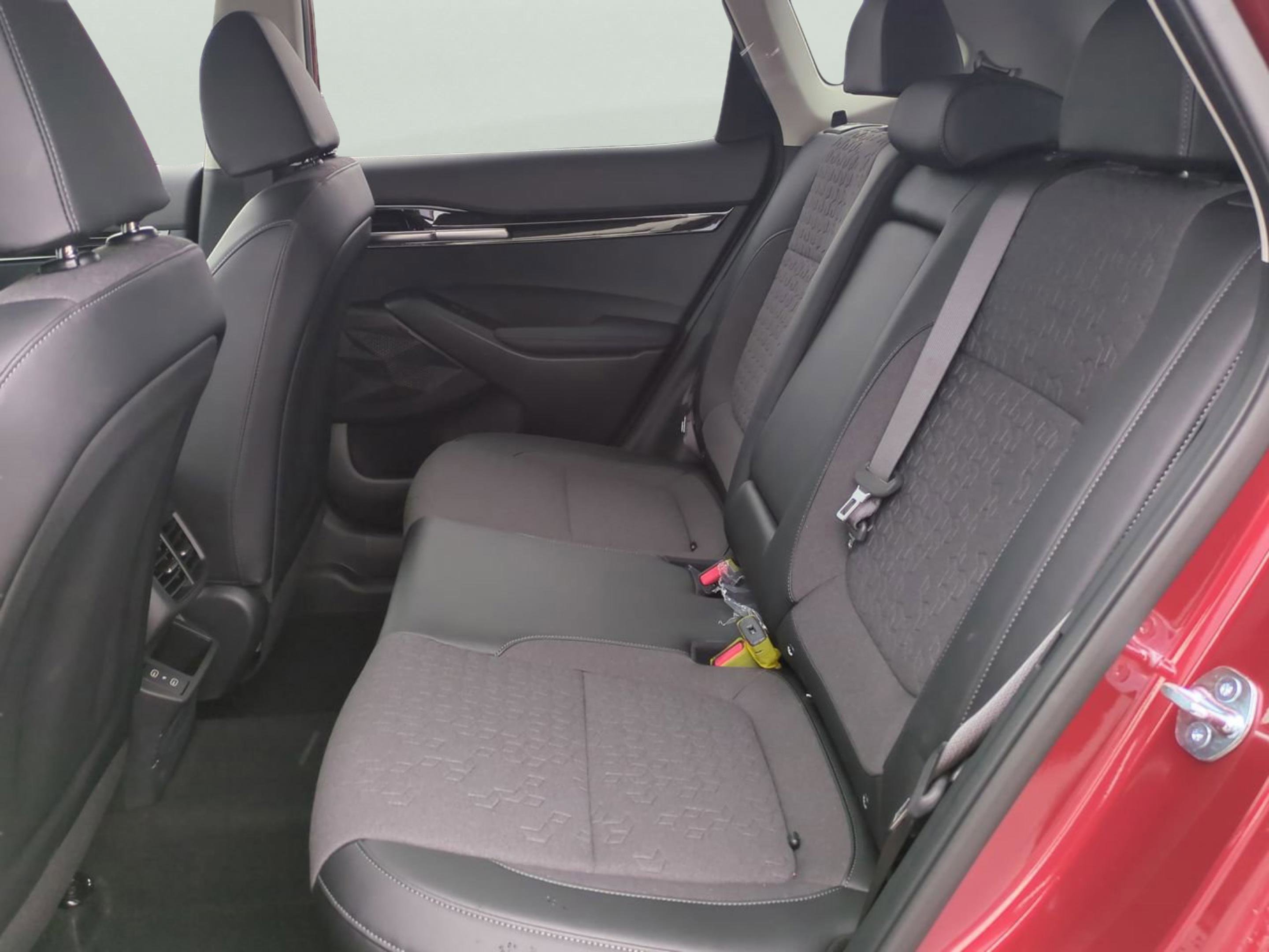 2025 Kia Seltos X-Line photo 7