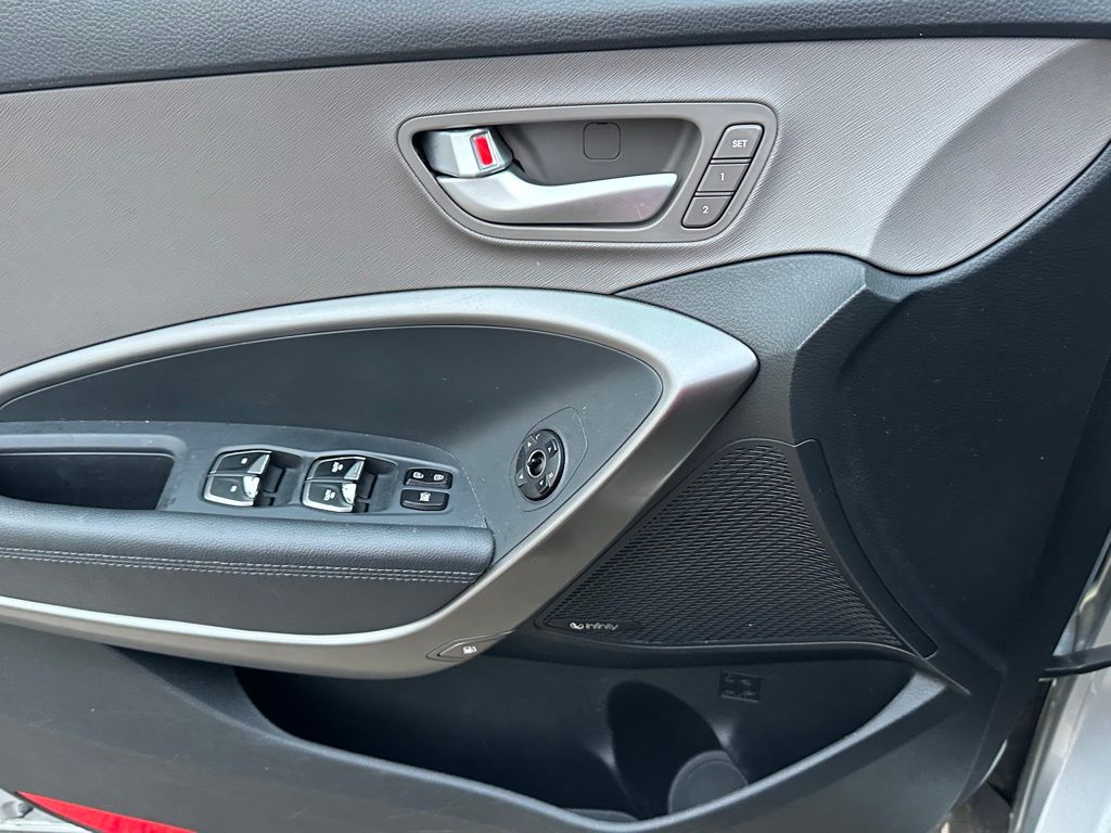 2017 Hyundai Santa Fe Limited Ultimate photo 4