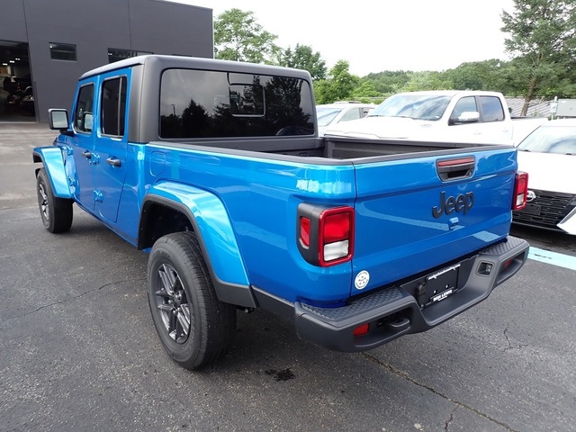 2025 Jeep Gladiator Sport S photo 2