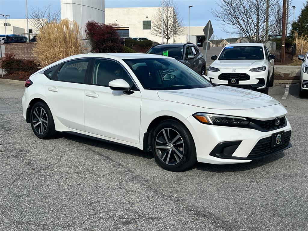 2024 Honda Civic Hatchback LX's photo