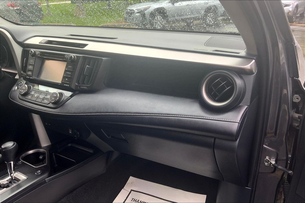 2017 Toyota RAV4 XLE photo 15