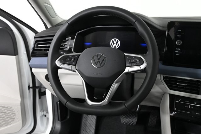 2025 Volkswagen Jetta 1.5T SE photo 3