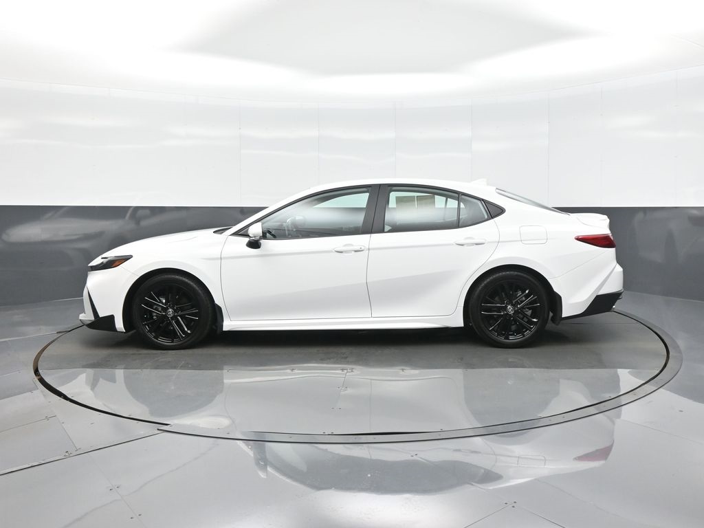 2025 Toyota Camry SE photo 4