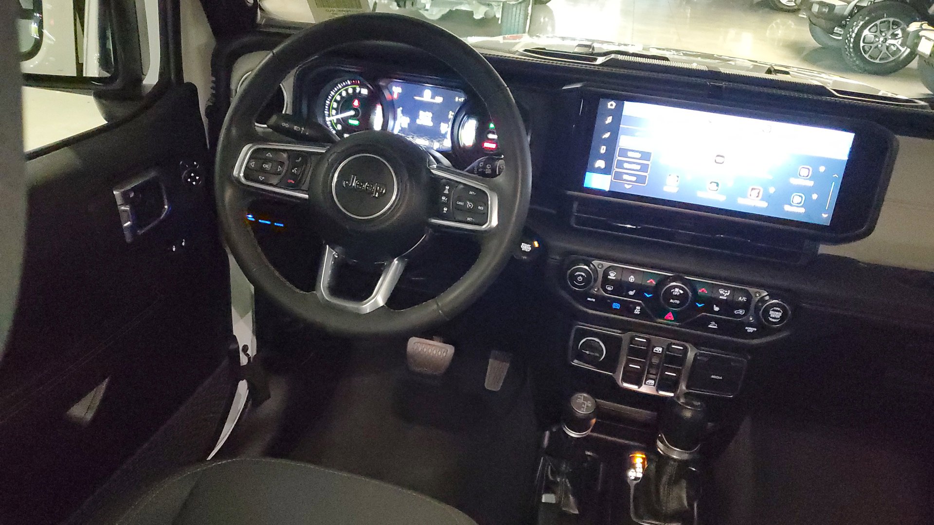 2024 Jeep Wrangler Sahara 4xe photo 11