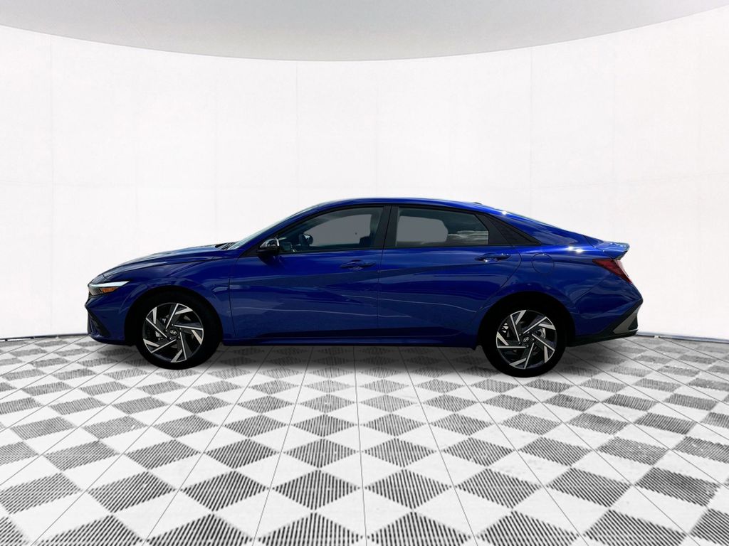 2025 Hyundai Elantra SEL Sport photo 3
