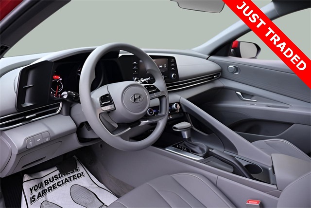 2023 Hyundai Elantra SEL photo 2