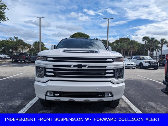 2023 Chevrolet Silverado 3500HD High Country photo 2