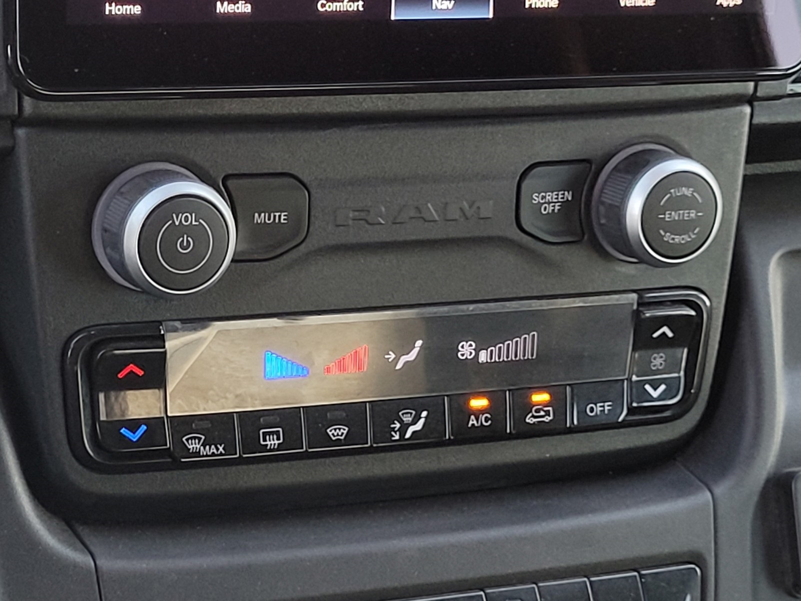 2024 Ram 3500 photo 16