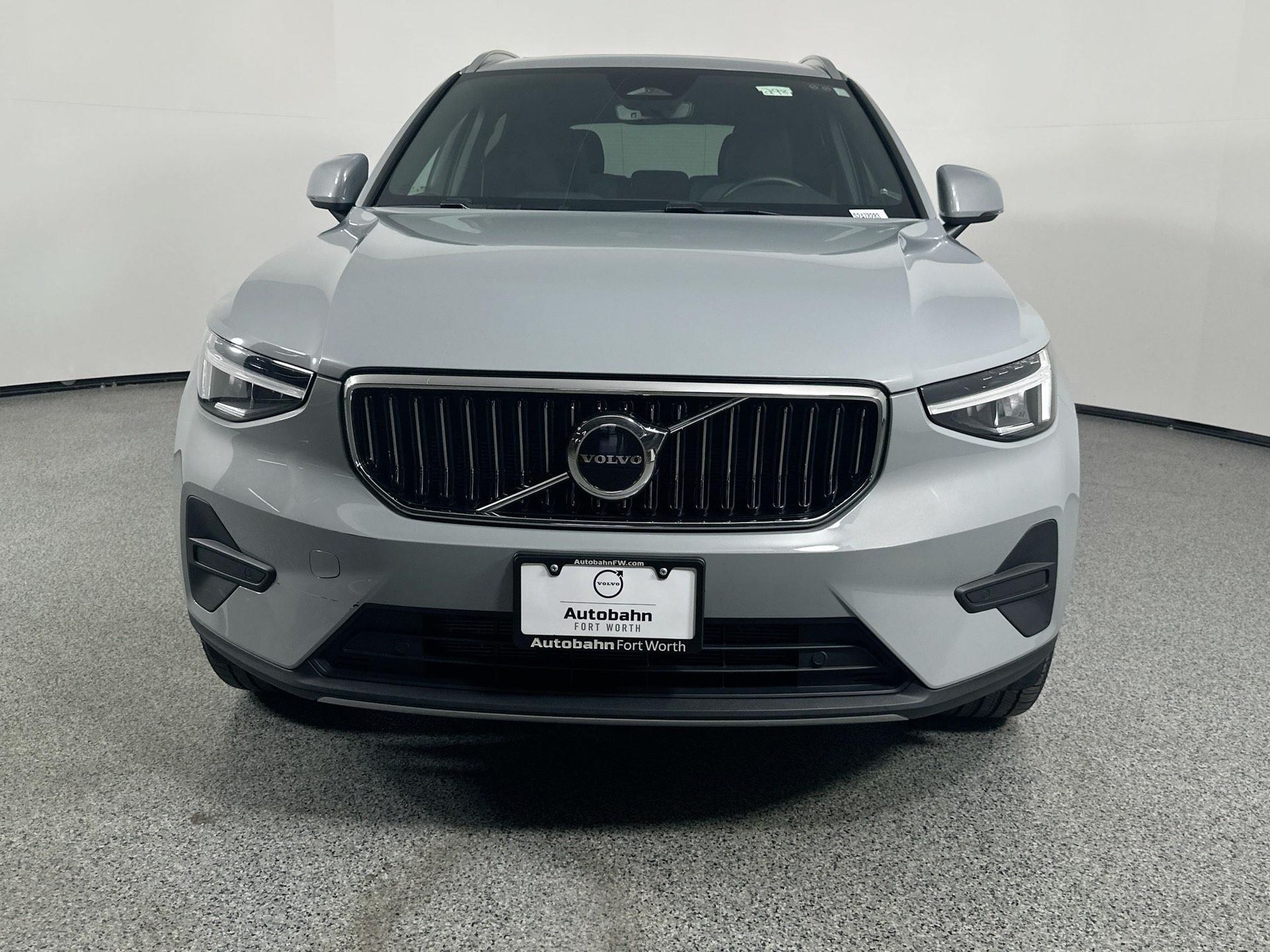 2025 Volvo XC40 Core photo 2