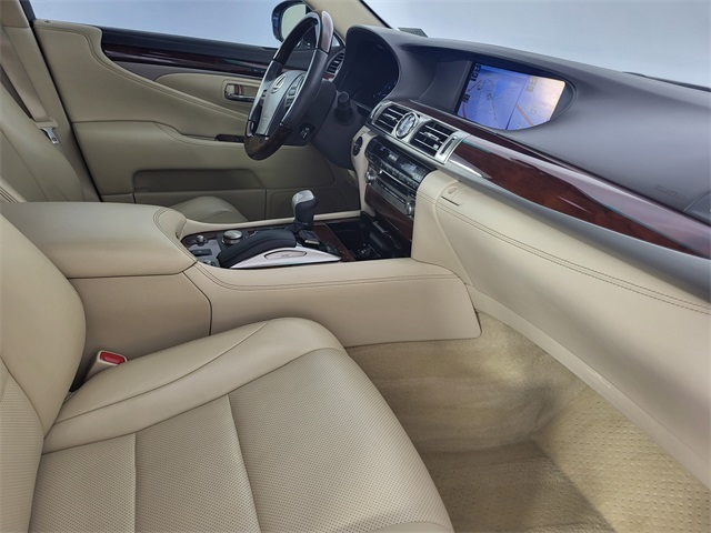 2016 Lexus LS 460 photo 23