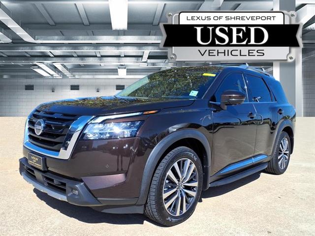 2022 Nissan Pathfinder Platinum's photo