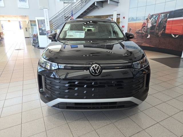 2025 Volkswagen Tiguan S photo 2