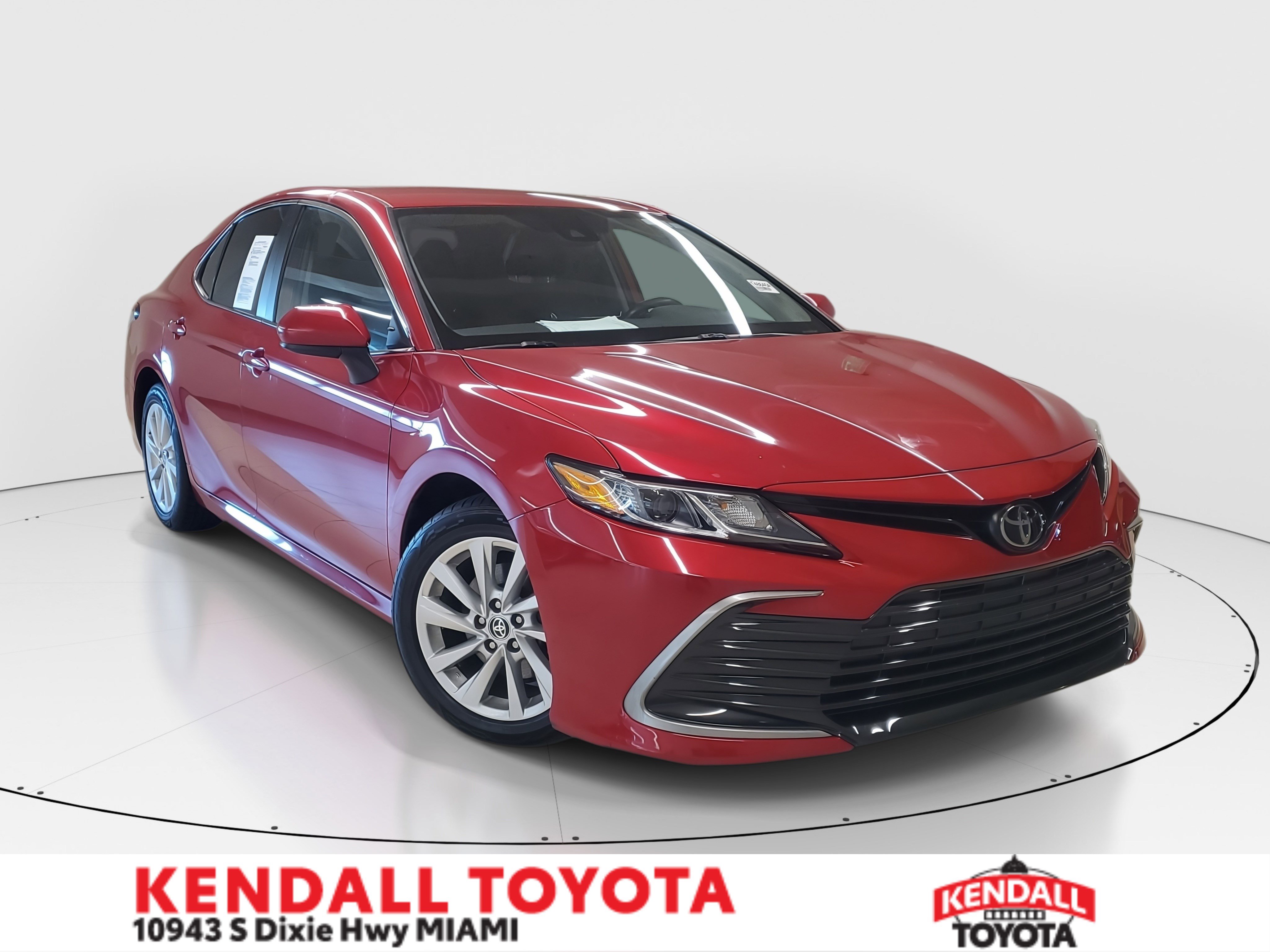 2023 Toyota Camry LE's photo