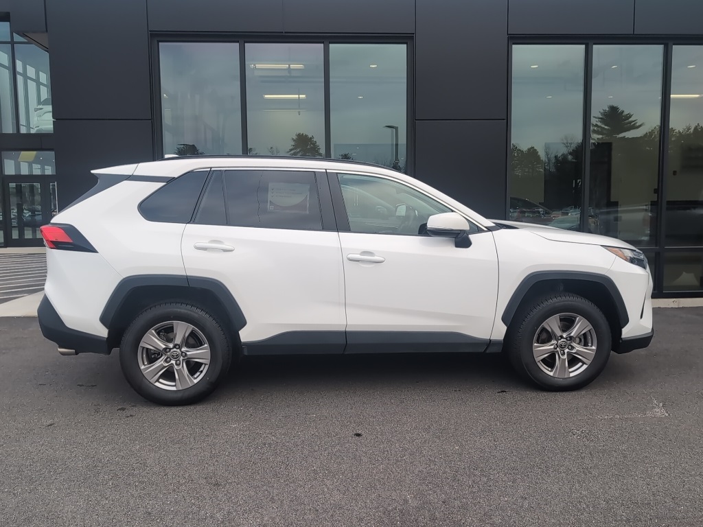 2023 Toyota RAV4 XLE photo 2