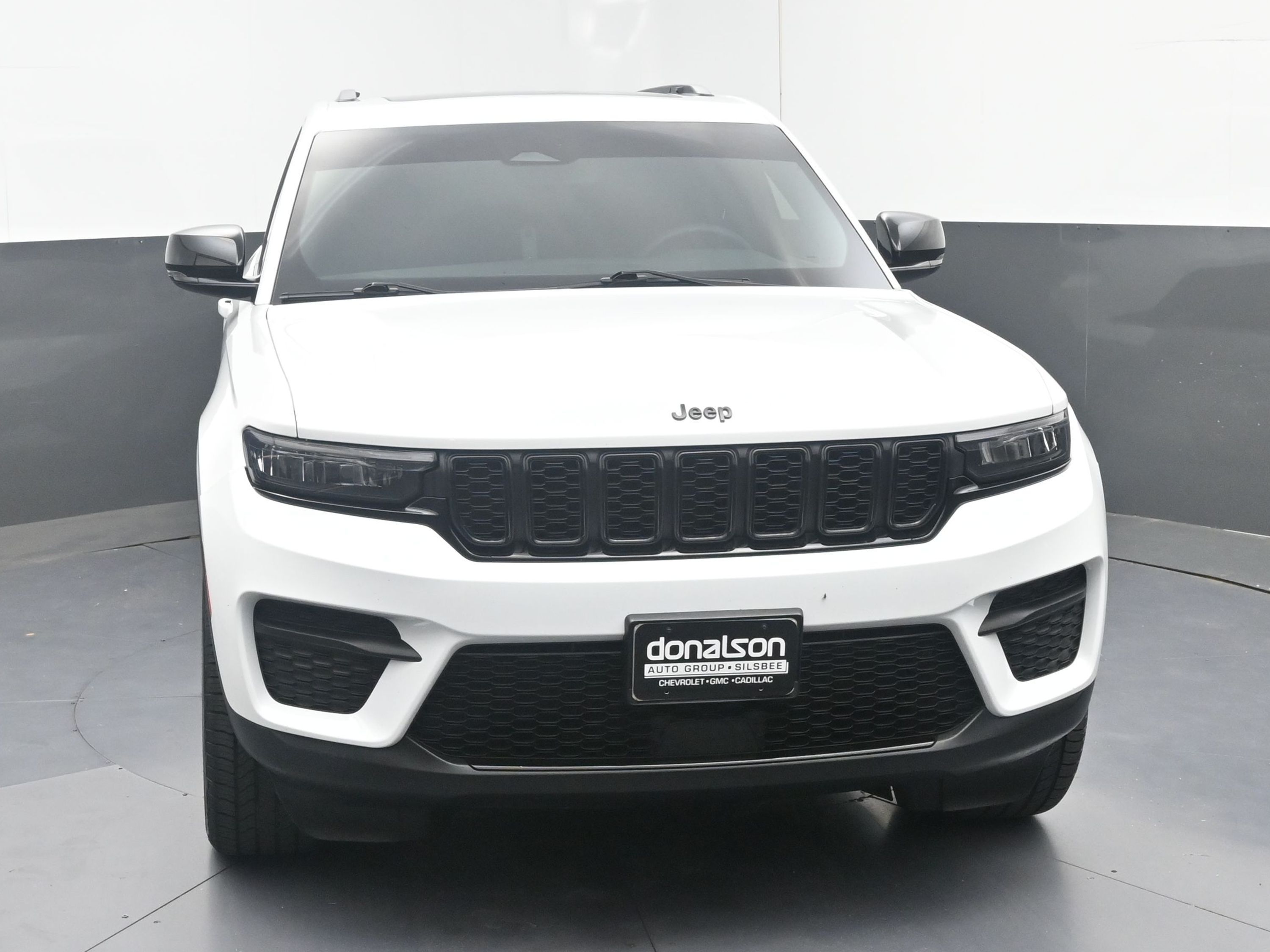 2023 Jeep Grand Cherokee Altitude X photo 2