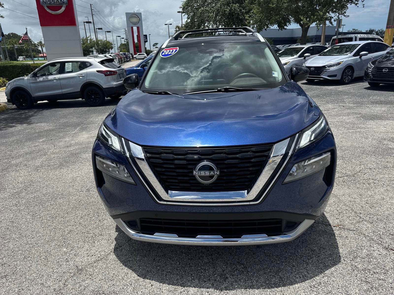 2023 Nissan Rogue Platinum photo 3