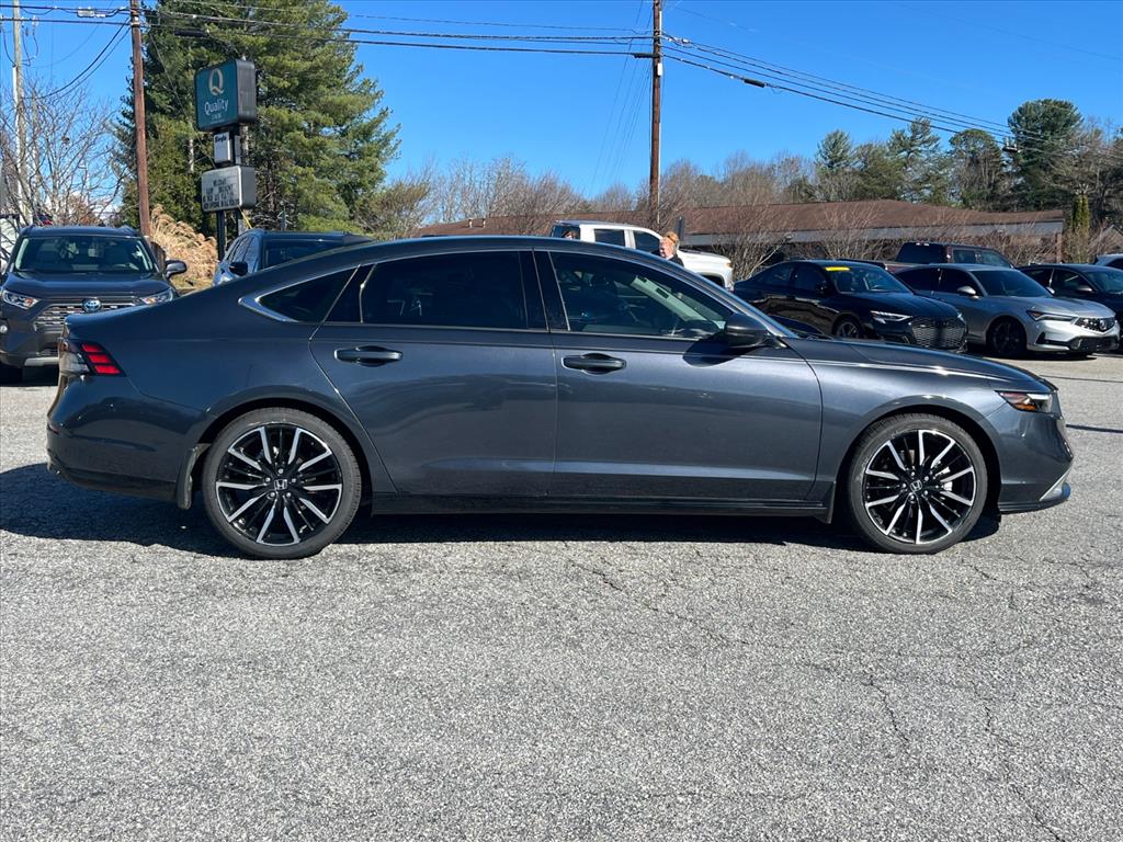 2023 Honda Accord Hybrid Touring photo 2