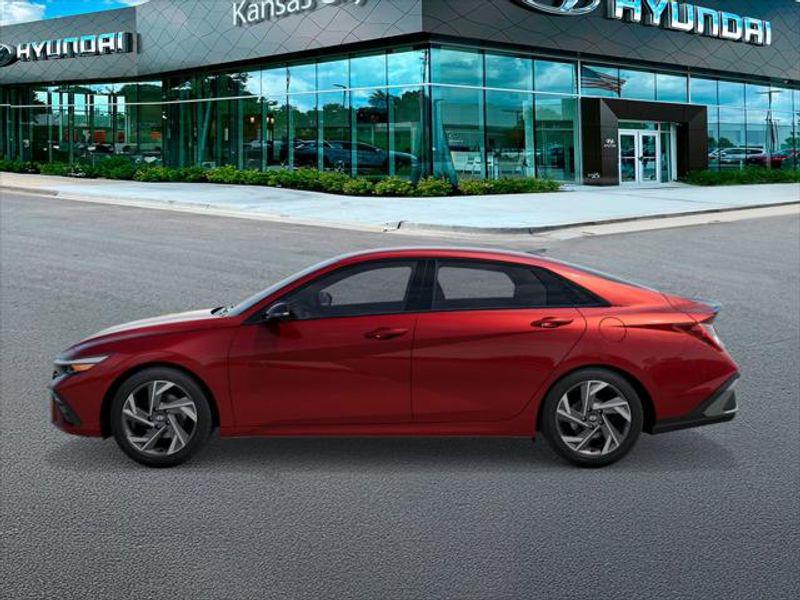 2025 Hyundai Elantra SEL Sport photo 3