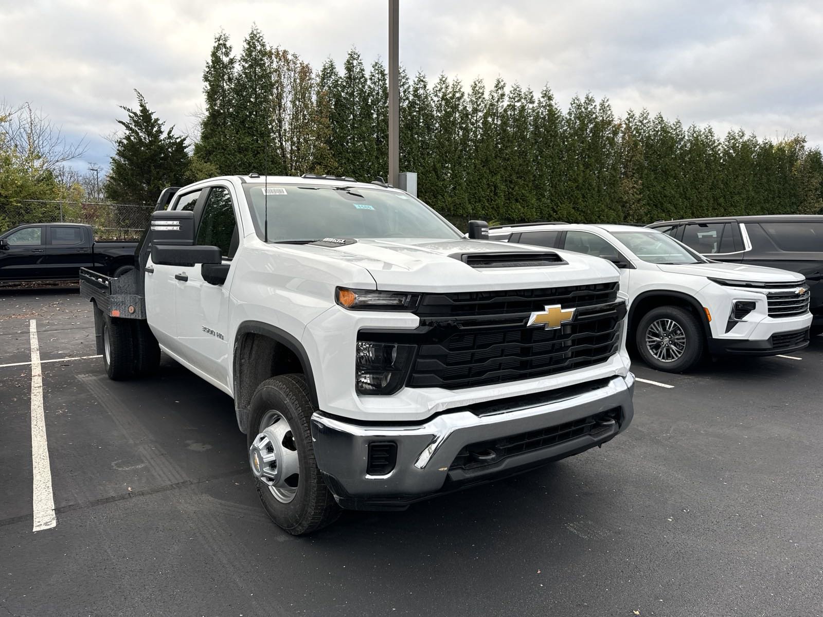 2024 Chevrolet Silverado 3500HD Work Truck photo 2