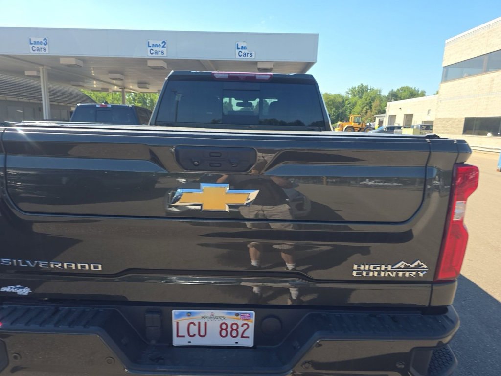 2023 Chevrolet Silverado 2500HD High Country photo 21