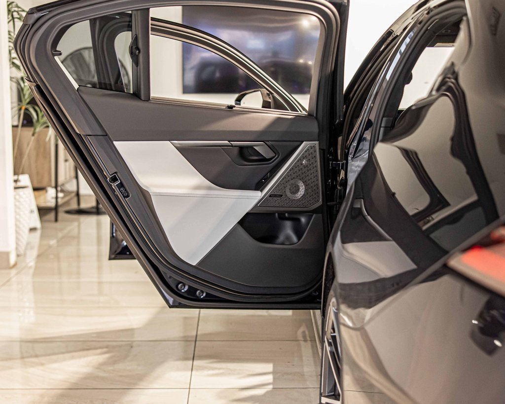 2025 BMW M5 - Image 33