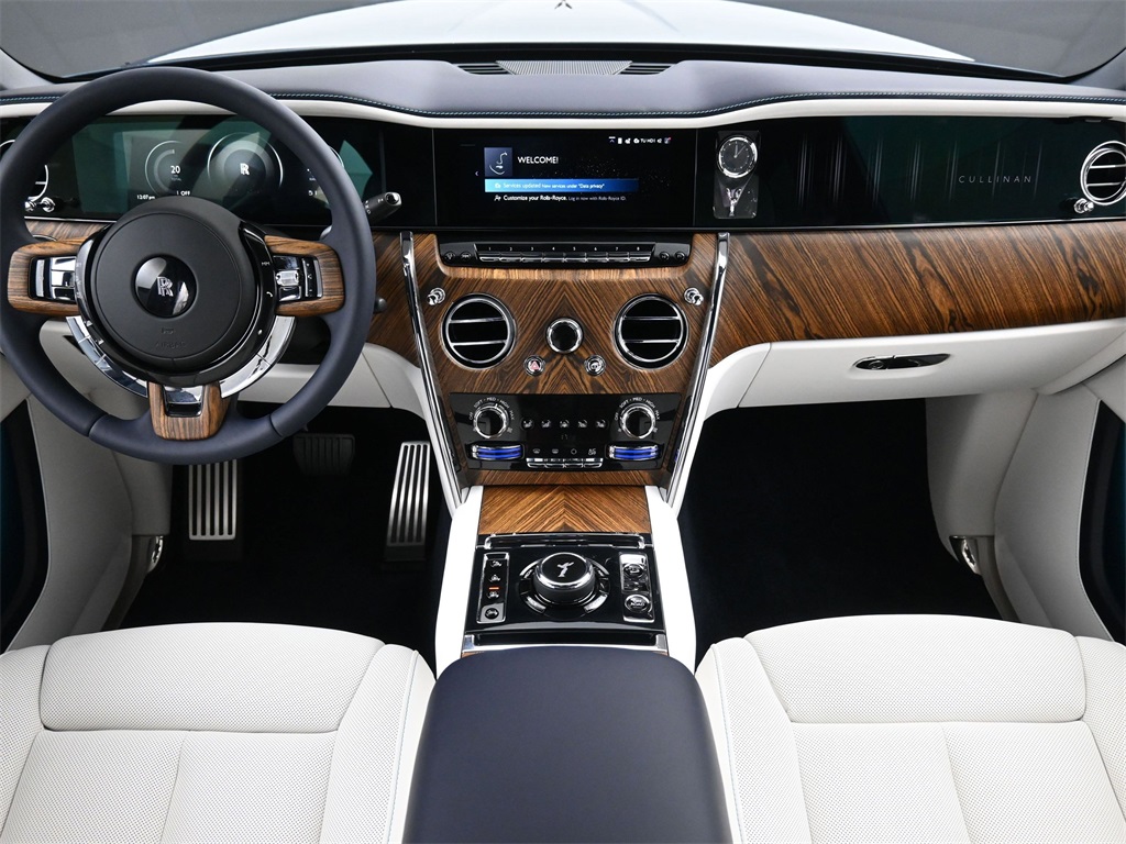 2025 Rolls Royce Cullinan RR photo 4